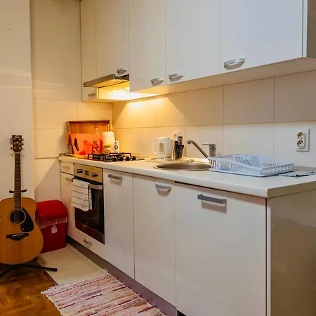 Olivia Apartment *
